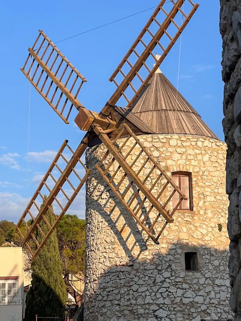 Le Cocon D'Allauch 0*, Allauch France